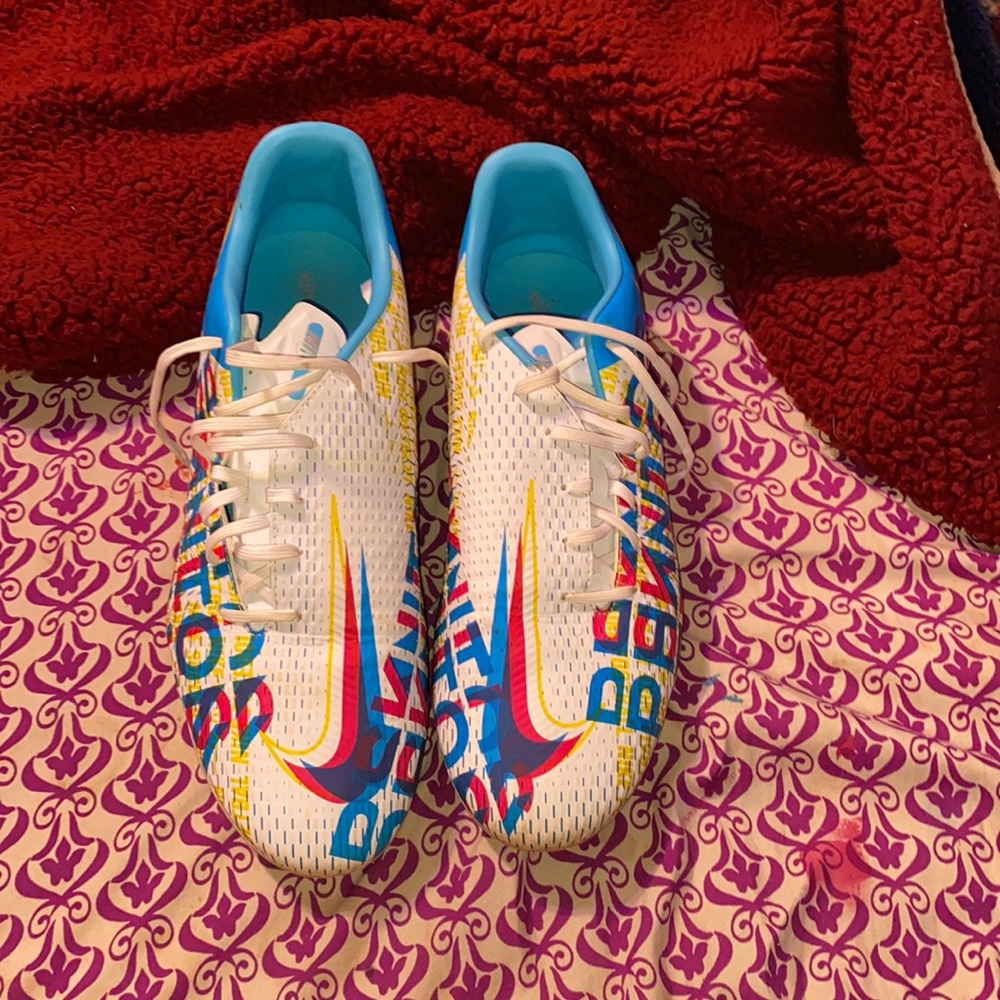 Nike phantom soccer/football cleats